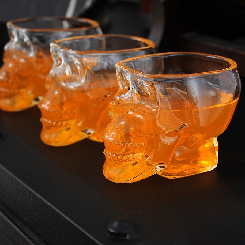Wine To Beer To Liquor - Tazza regalo artigianale con teschio in